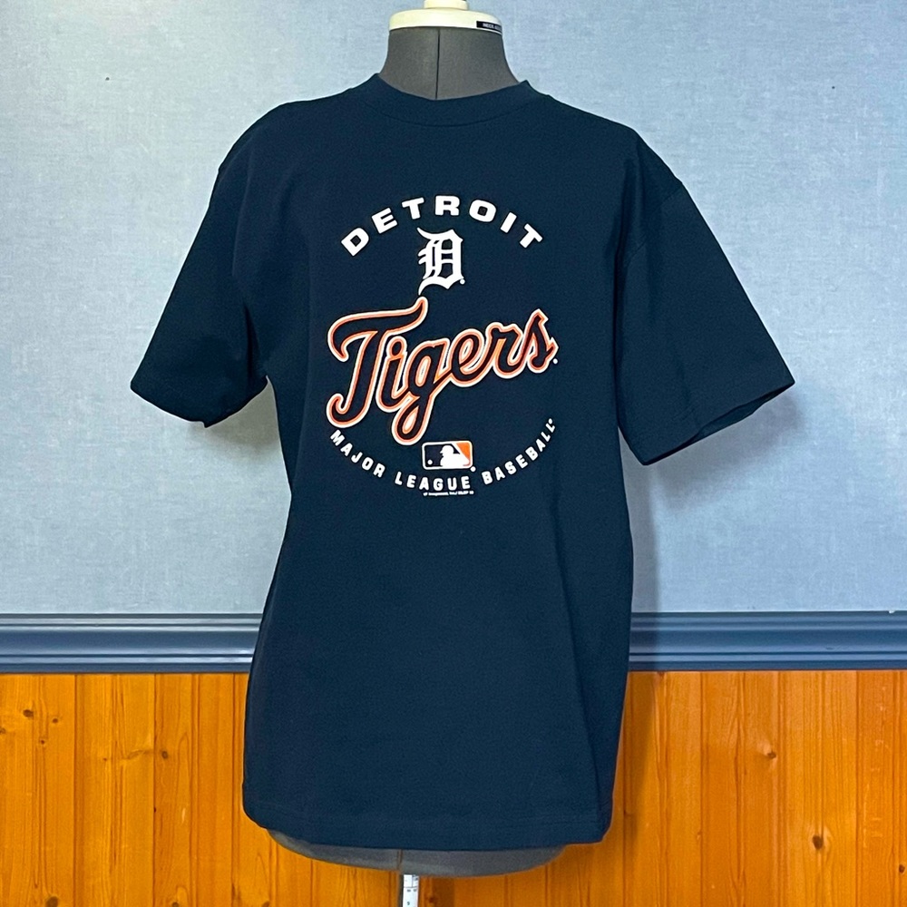 EUC Detroit Tigers tee size medium